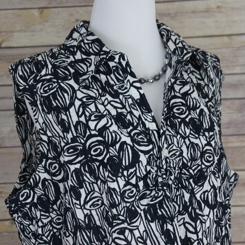 EMMA JAMES Navy and White Floral Sleeveless Top - Picture 4 of 8